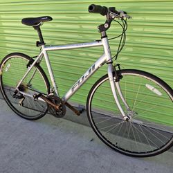 GIANT HYBRID BIKE 21 SPEEDS TIRE 700C SIZE L