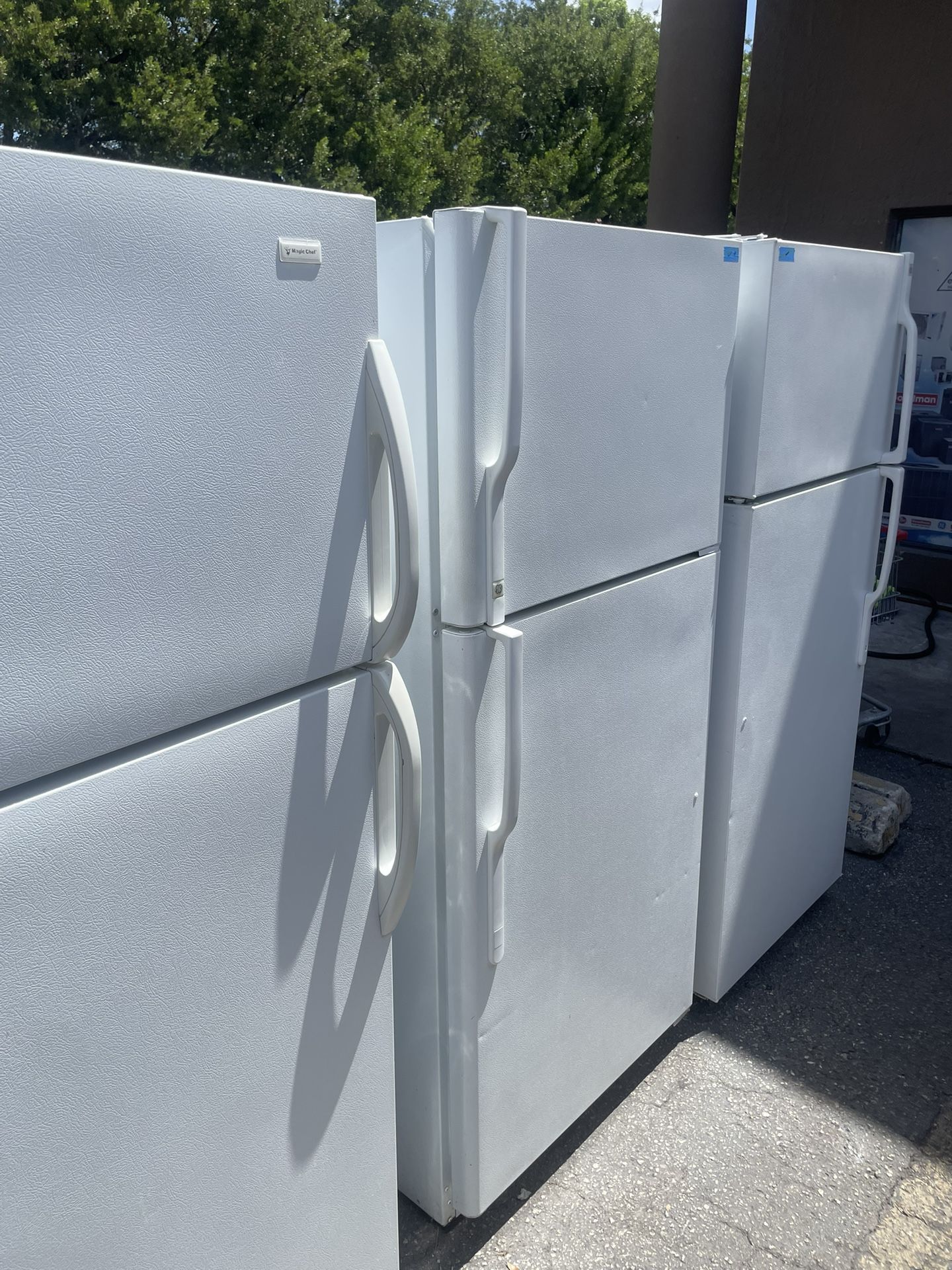 Top And Bottom Refrigerator…. Whirlpool Frigidaire Y More