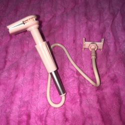 NEW pink 32” extending selfie ‘stick’ that adjusts to fit any size phone and has an adjustable clamp on the other end