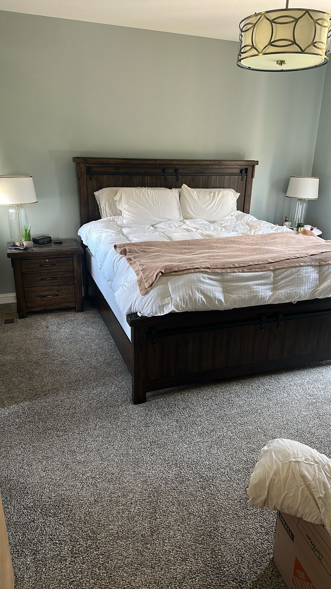 King Bedroom Set With Bed Frame, 2 Night Stands And Dresser