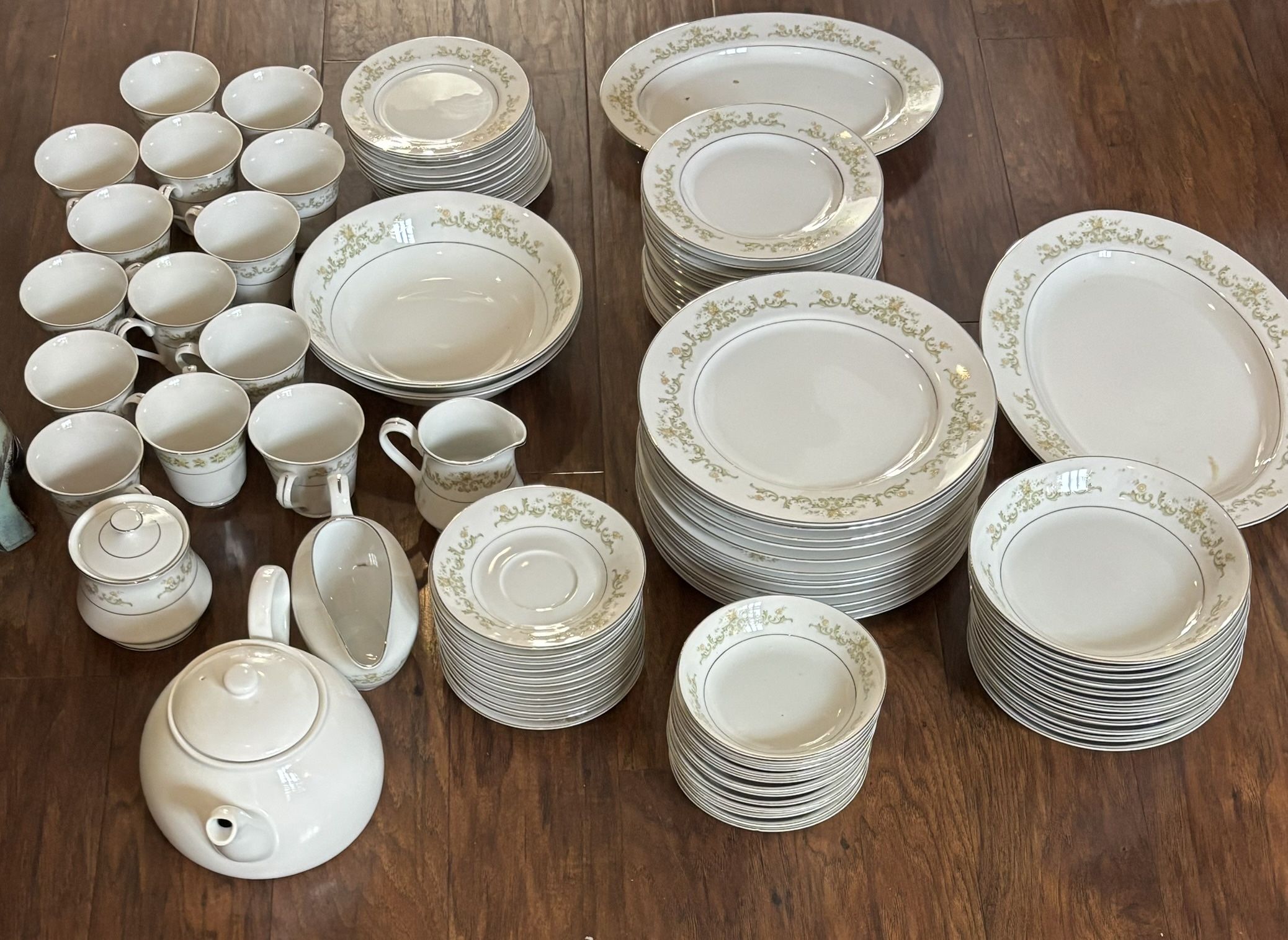 94 Pc Total NORITAKE MELISSA FINE CHINA PLACE SETTING