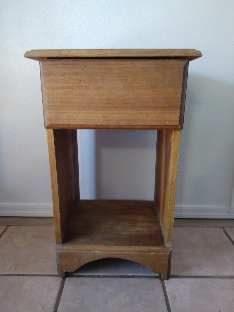 Solid Wood End Table/ Nightstand