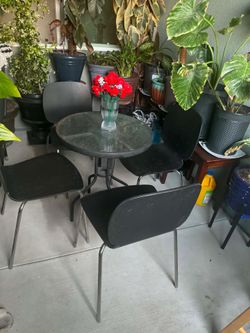Table with 4 Chair