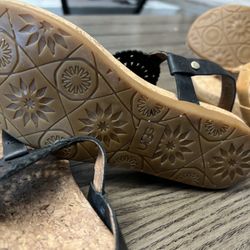 UGG Size 5 Sandals