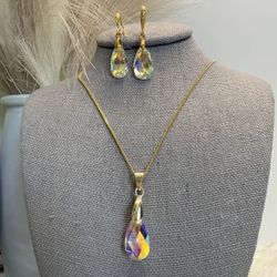S15- Beautiful Set, Necklace And Earrings With Glass!  