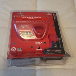 Milwaukee Lithium-Ion Battery & Charger Kit M12 (48-59-2440) XC 4.0