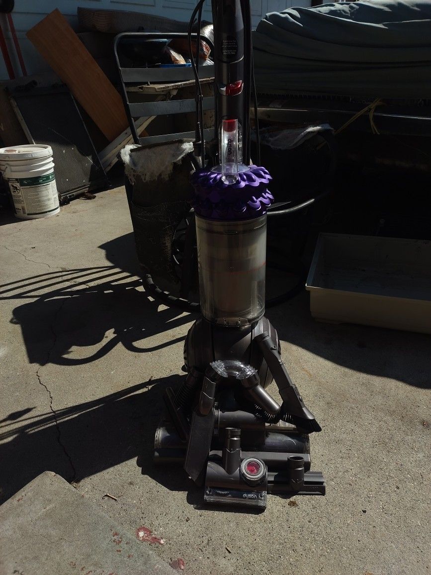 Dyson Kinetic Allergy Pet Vacuum