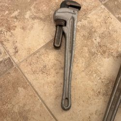 Rigid Aluminum Pipe Wrench 18”