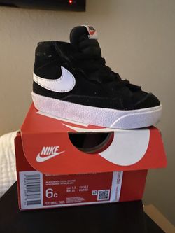 Still AVAILABLE!! Boys Toddler Blazer Mid 77 Suede Black/White 6c