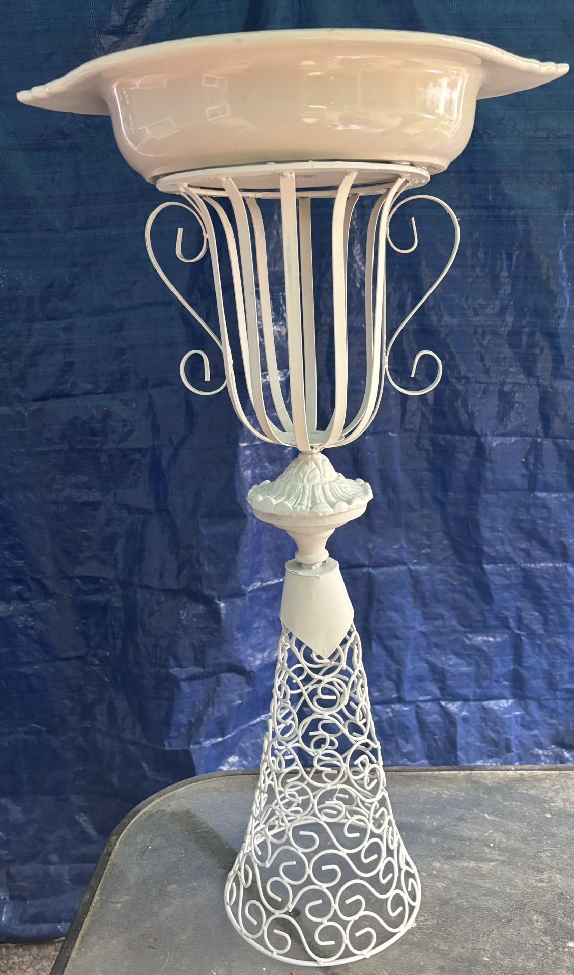Elegant Birdbath / Yard Decor 