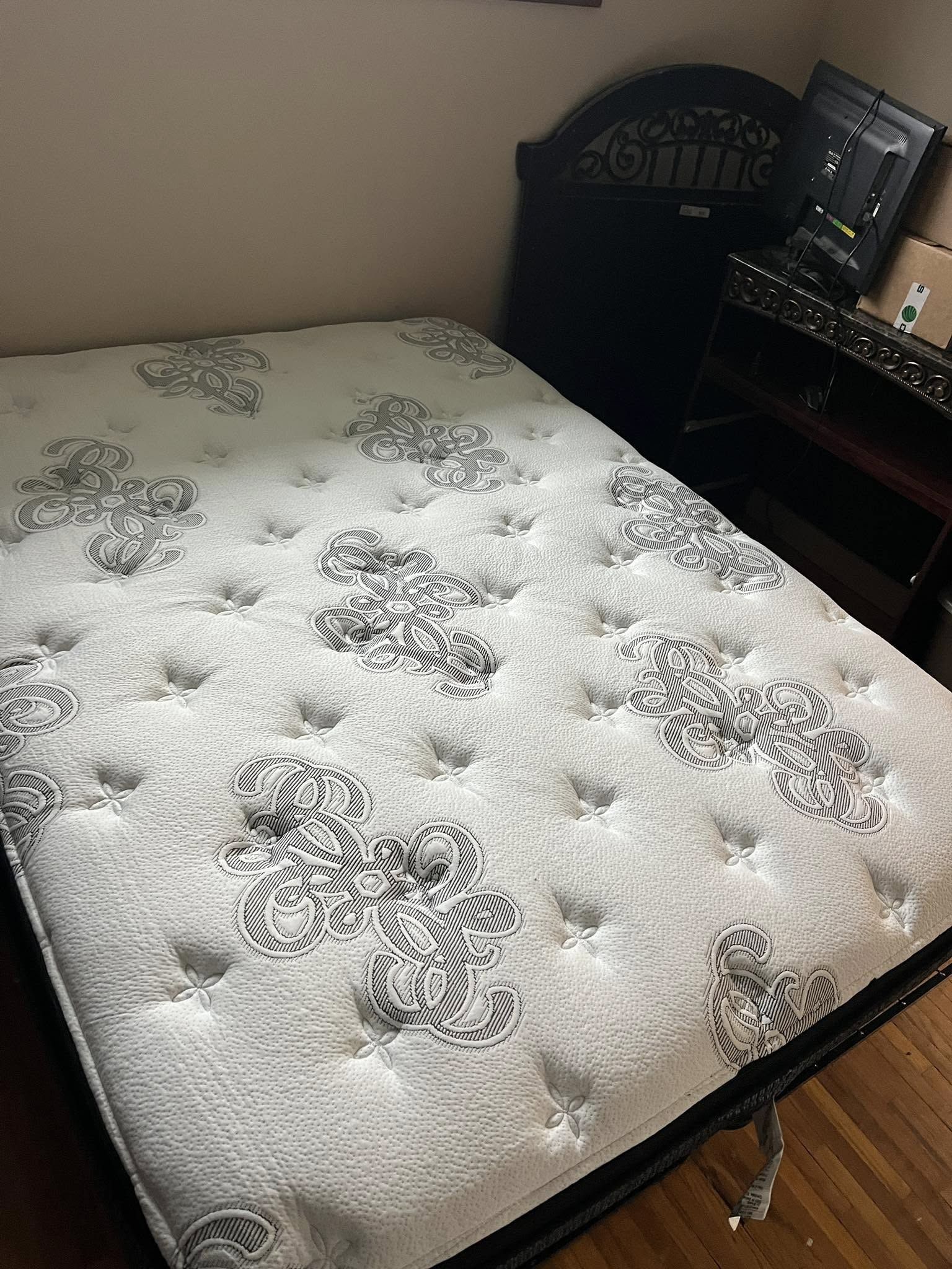 DISCOUNT MATTRESS only $10 to take one home