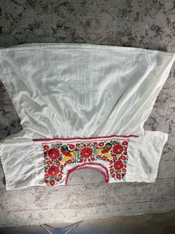 Embroidery women’s Mexican style blouse