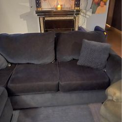 Navy blue huge sectional Used but in good conditions all for $450. cash 450 cash only