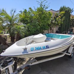 Four Winns Fling Boat 15 ft 