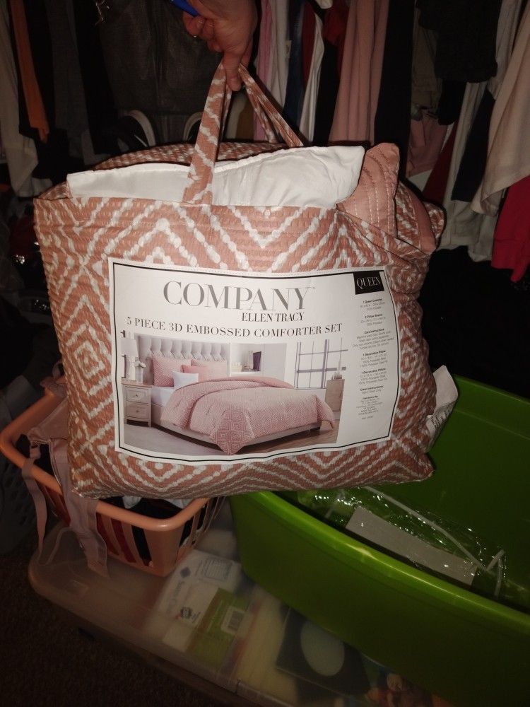 Five Piece Queen Comforter Set