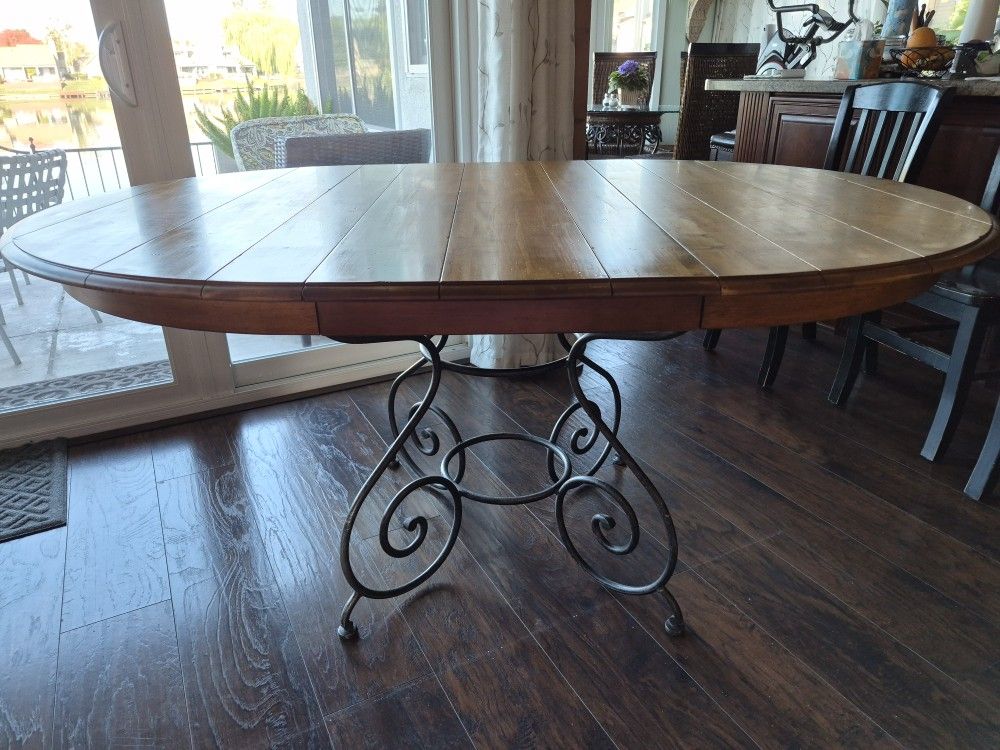 Oval/Round Dining Table w/ Metal Base and 4 Chairs