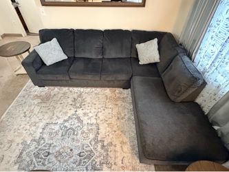Like-New Living Room & Dining Set – Sectional Sofa + Dining Table Set