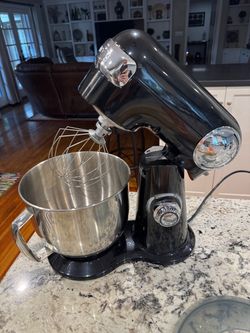 Cuisinart 5.5 Qt Stand Mixer — 12 Speeds, All Attachments Included