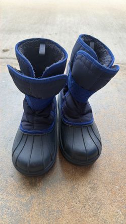 Snow boots