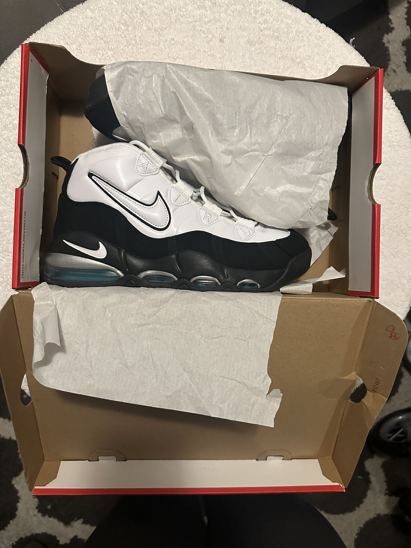 Nike Uptempo Size 9.5 (new) Never Worn 
