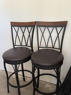 Set of 2 Swivel Bar Stools – Brown Cushioned Seats
