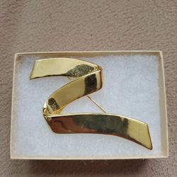 Gold Tone Broach
