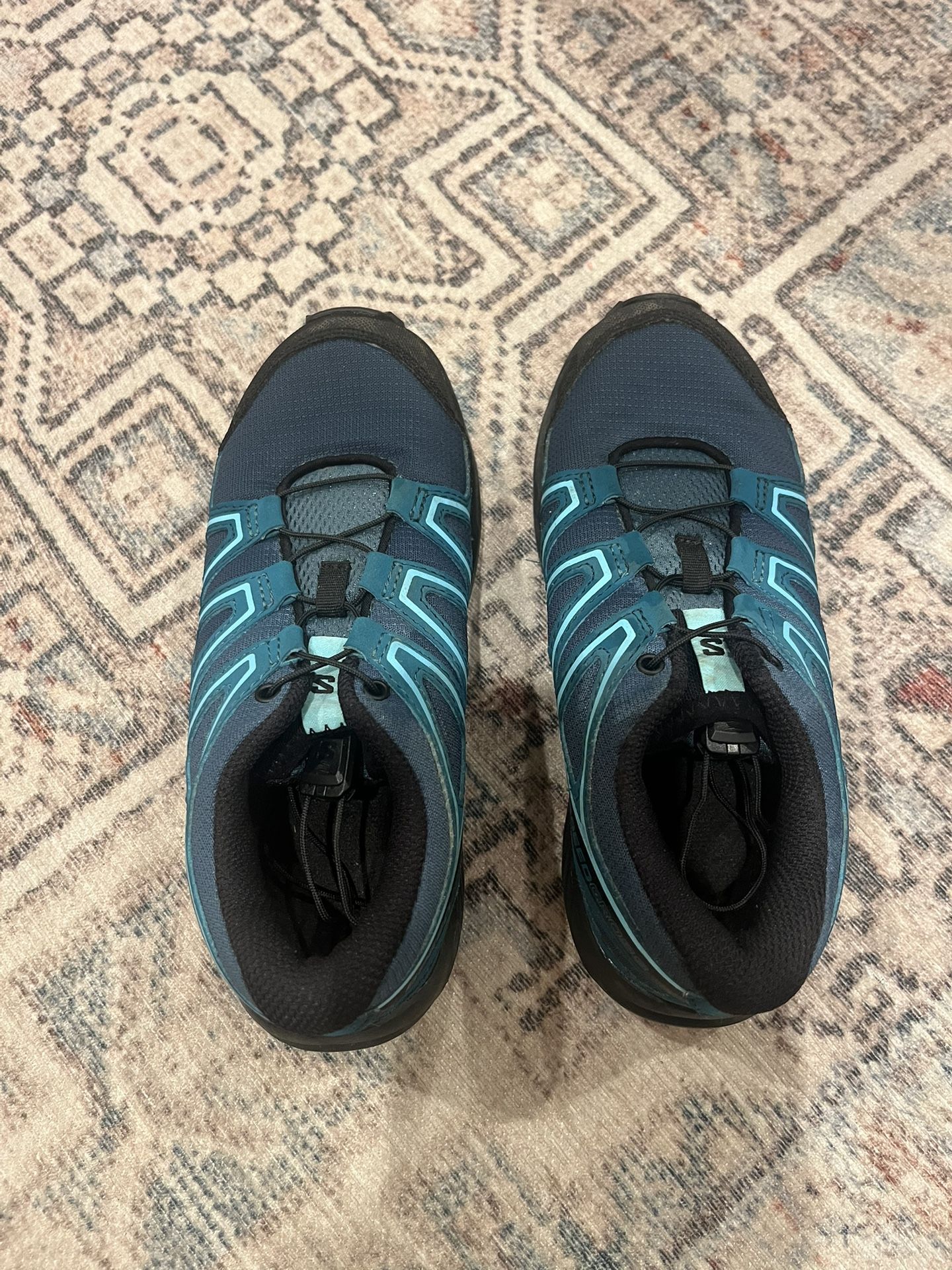 Kids Salomon Hiking Shoes Size 13.5