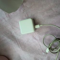 Apple 35W Dual USB-C Port Compact Power Adapter