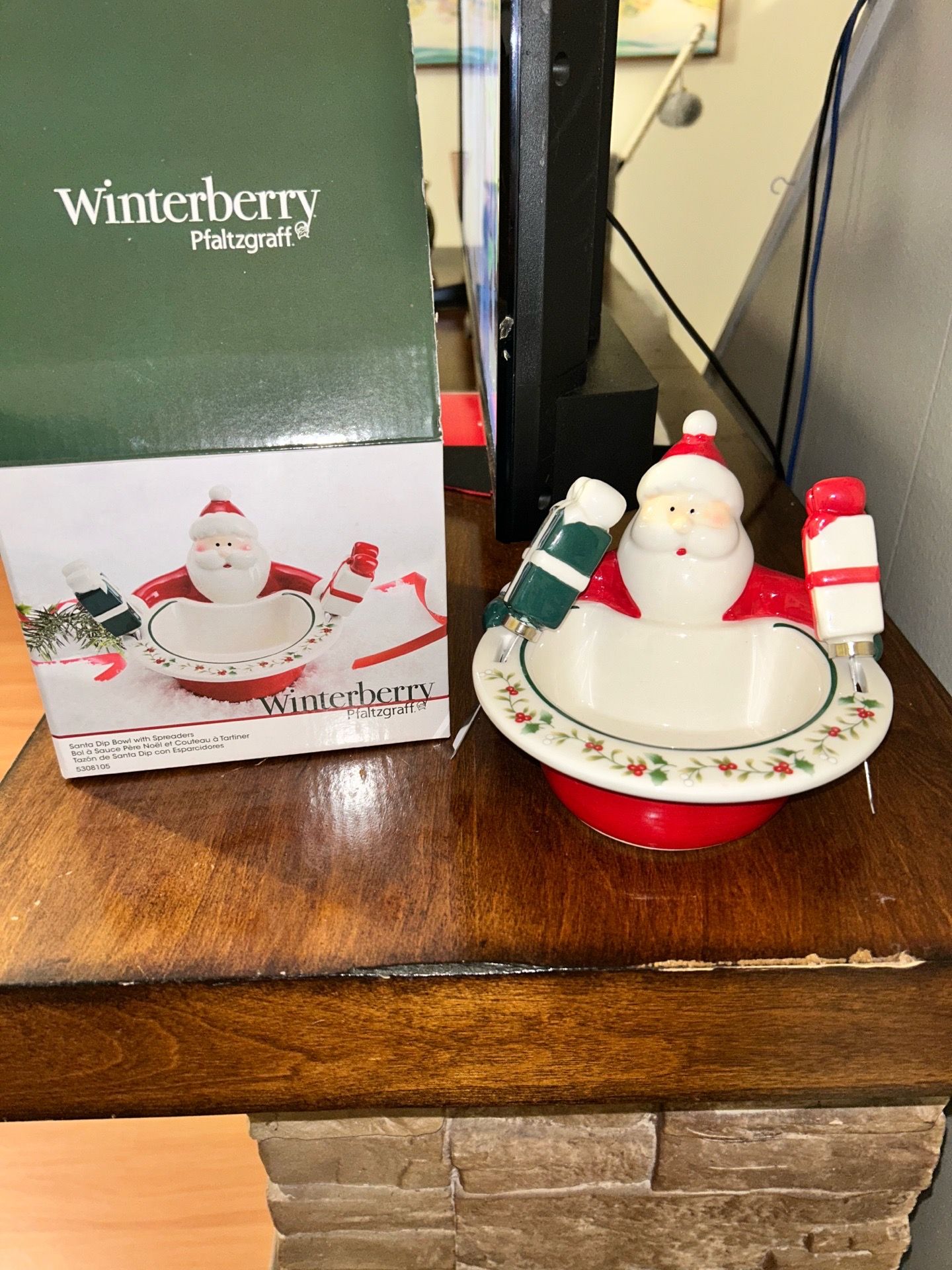 Pfaltzgraff Winterberry Santa Dip Bowl and Spreaders Set