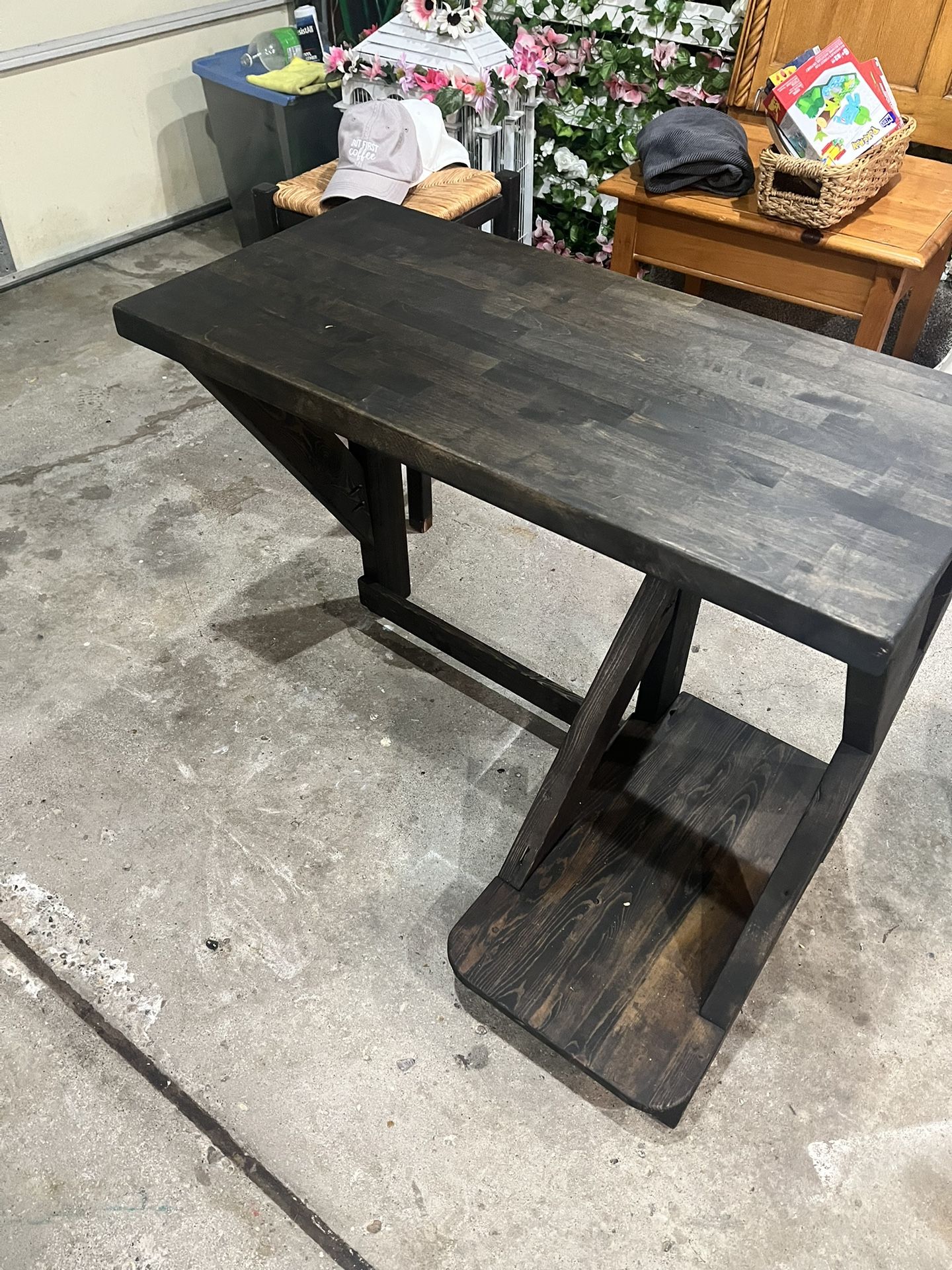 Small Desk With Shelf