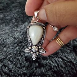 Silver Flower Pendant With Natural Stone 