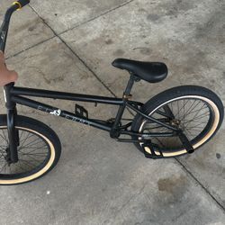 City grounds BMX bike 