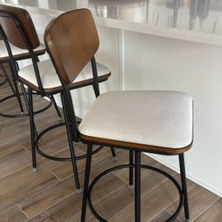 4 Swivel Barstools In Great Condition!
