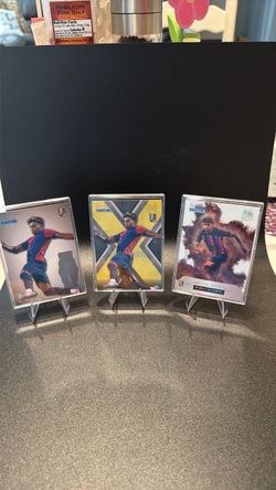 3 Lamine Yamal rookie cards