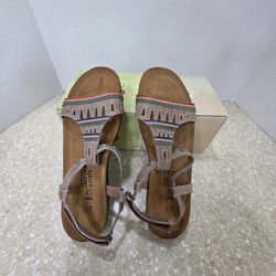 Naot Khaki Grey Odelia Strappy Sandals Women’s EU 41 US 10 Leather NIB