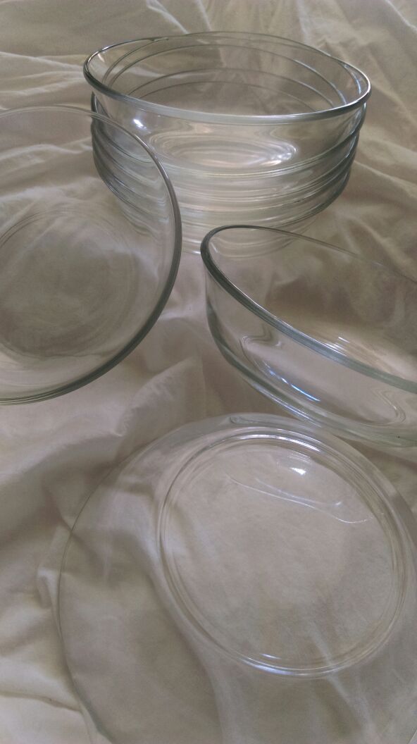Set of 8 clear glass bowls
