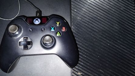 XBOX ONE Black console and controller 🎮