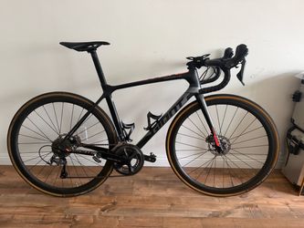 Giant TCR Advanced Disc - Dura-Ace - Carbon Wheels