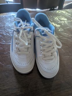 Size 5 Jordans 2s low