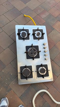 A properly functioning gas stove