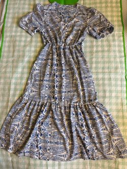 NEW Blue and White Paisley V-Neck Midi Dress - Size S