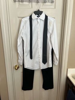 Camisa De Vestir Blanca DOCKERS- Size S 14/14 - 1/2 32/33 , Pantalón De Vestir CALVIN KLEIN- Size W30 L30 , Corbata VAN HEUSEN.