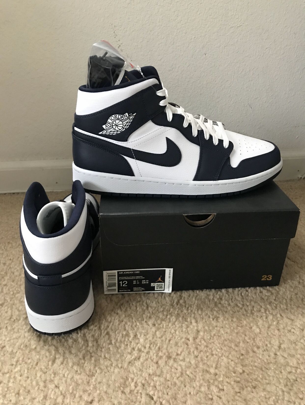 Air Jordan 1 mid metallic gold obsidian size 12