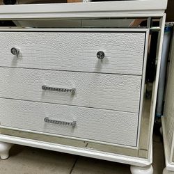 2 Dressers With 3 Large Drawers 