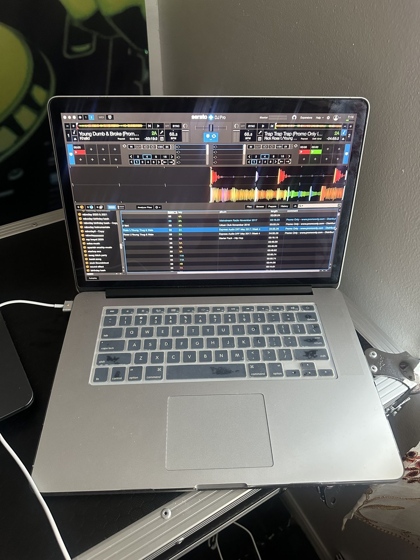 Dj MacBook Pro 2013 “15inch 1TB storage 16GB Ram firm on price come with case great condition firm