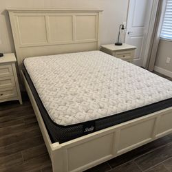 Queen Bedroom Set