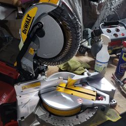 Mitersaw Dewalt 10"
