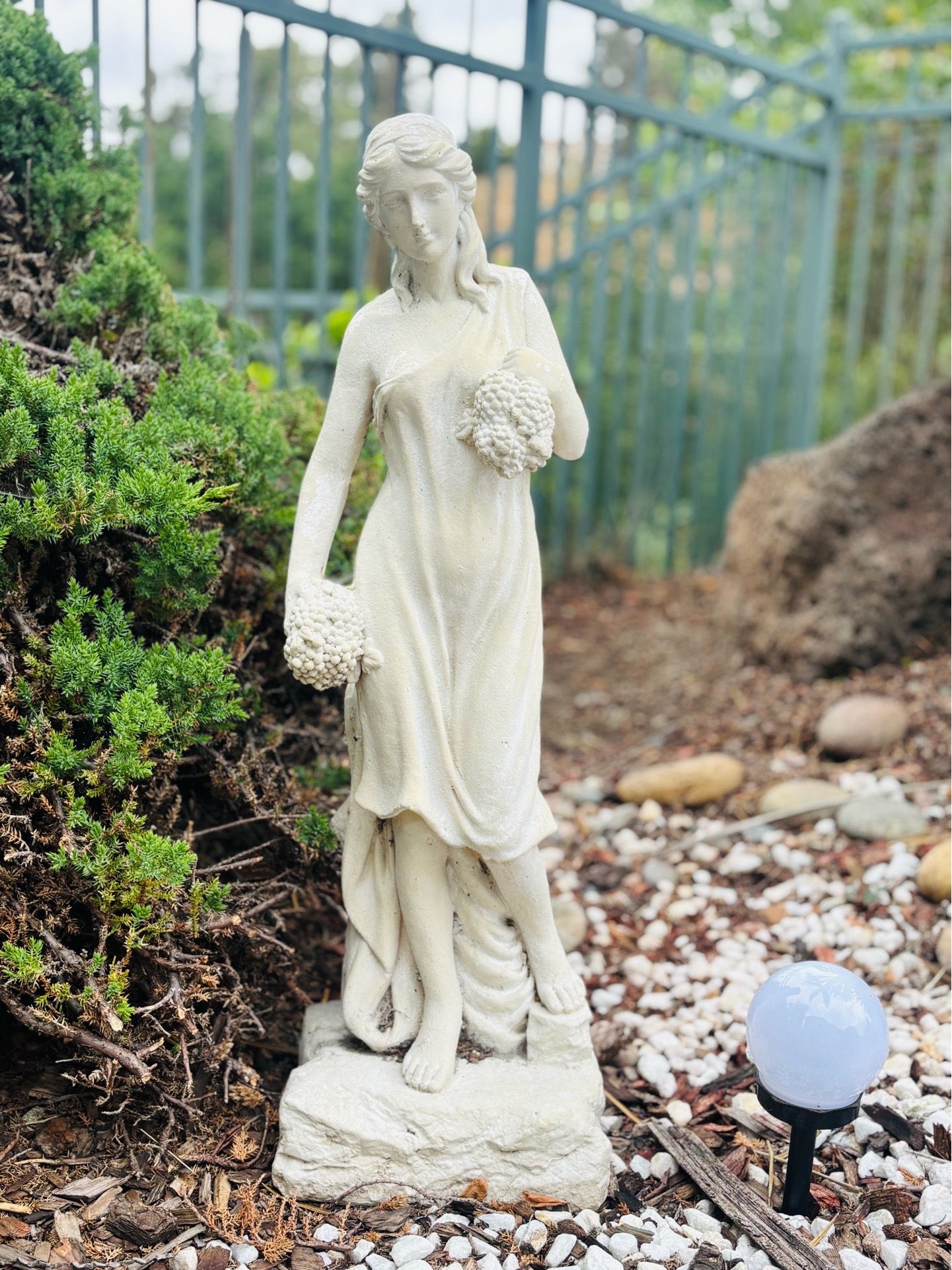 • Greek Goddess Style Outdoor Sculpture Statue ~31 inch