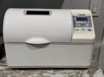 Zojirushi Home Bakery BBCC-V20 Bread Maker Machine 2lb Double Paddle