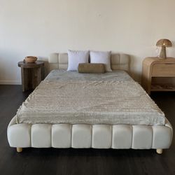 Designer Inspired Japandi Bed – Queen / No Box Spring Needed❗️/ Free Local Delivery 🚚 